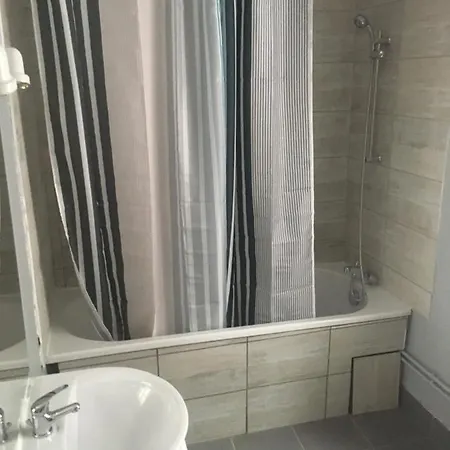 Proche De Vulcania Et La Bourboule Gelles